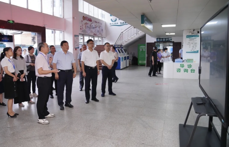 梁万年率电子游戏
团队赴上思县调研指导国家基层卫生健康综合试验区建设工作
